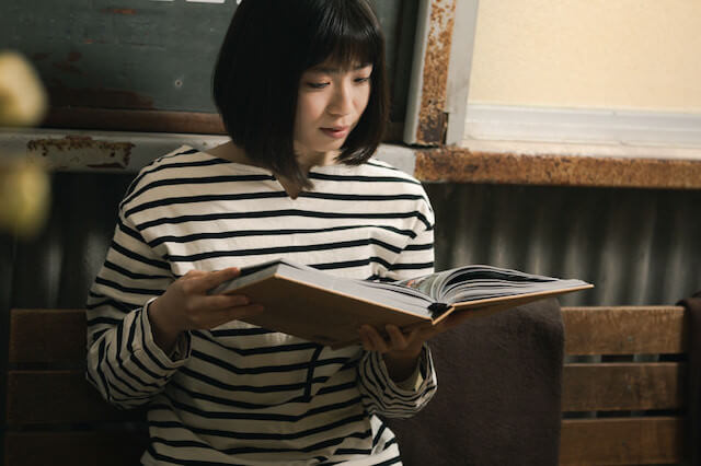 reading-book-woman