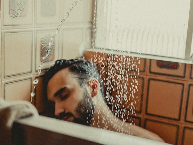 shower-man2