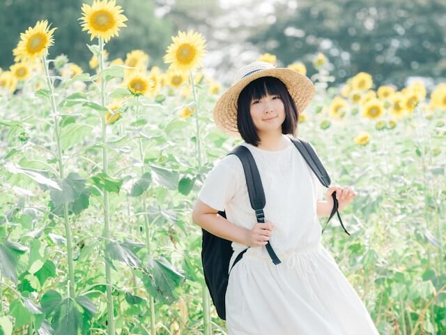 backpak-woman