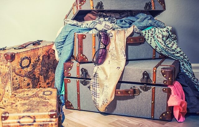 suitcase-clothes