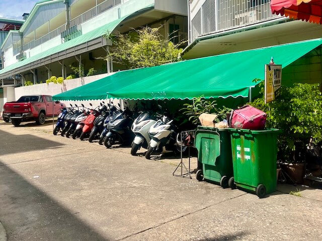 motorcycle-rental-shop