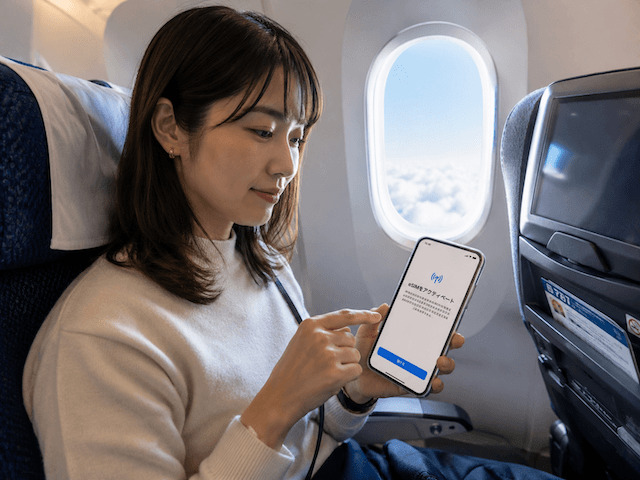 smartphone-airplane-woman2